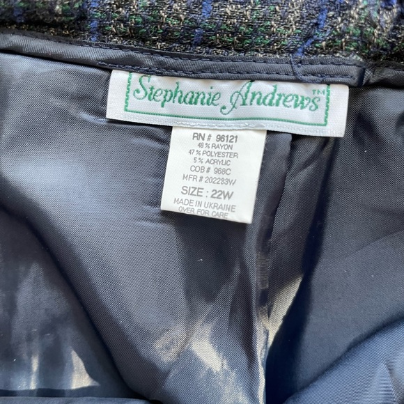 2 Piece Business Skirt Suit - Picture 3 of 4